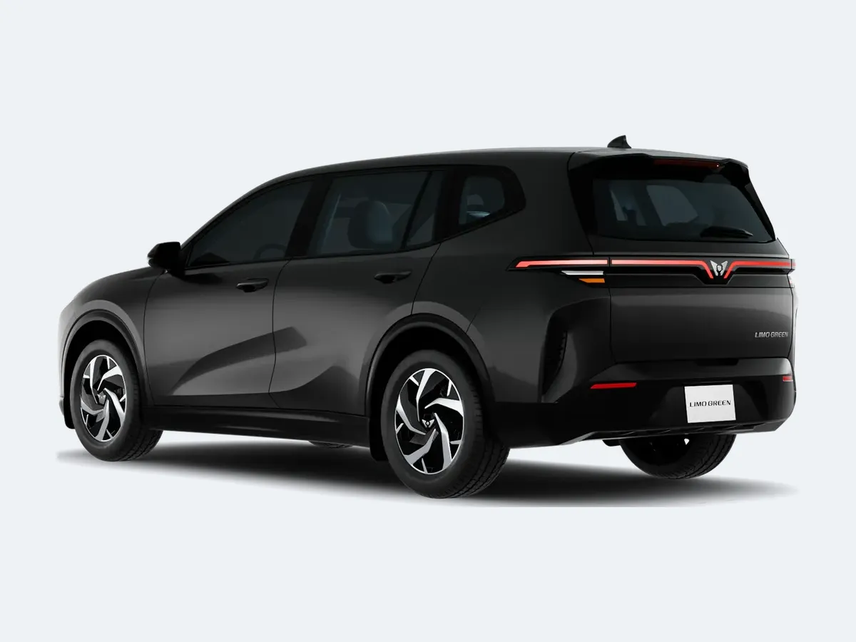 Limo Green – Ngoại thất · 3/4 sau
